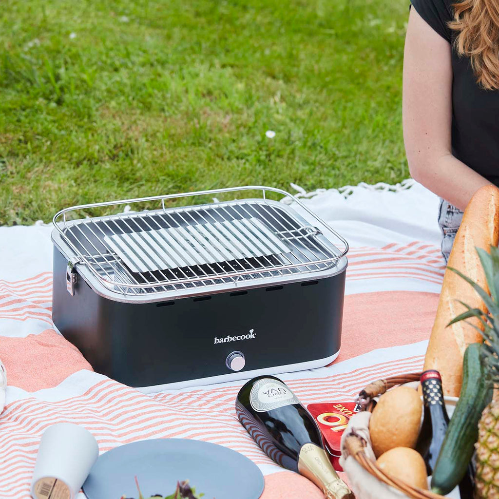 Head out with Barbecook's table barbecue Carlo and your picnic basket!