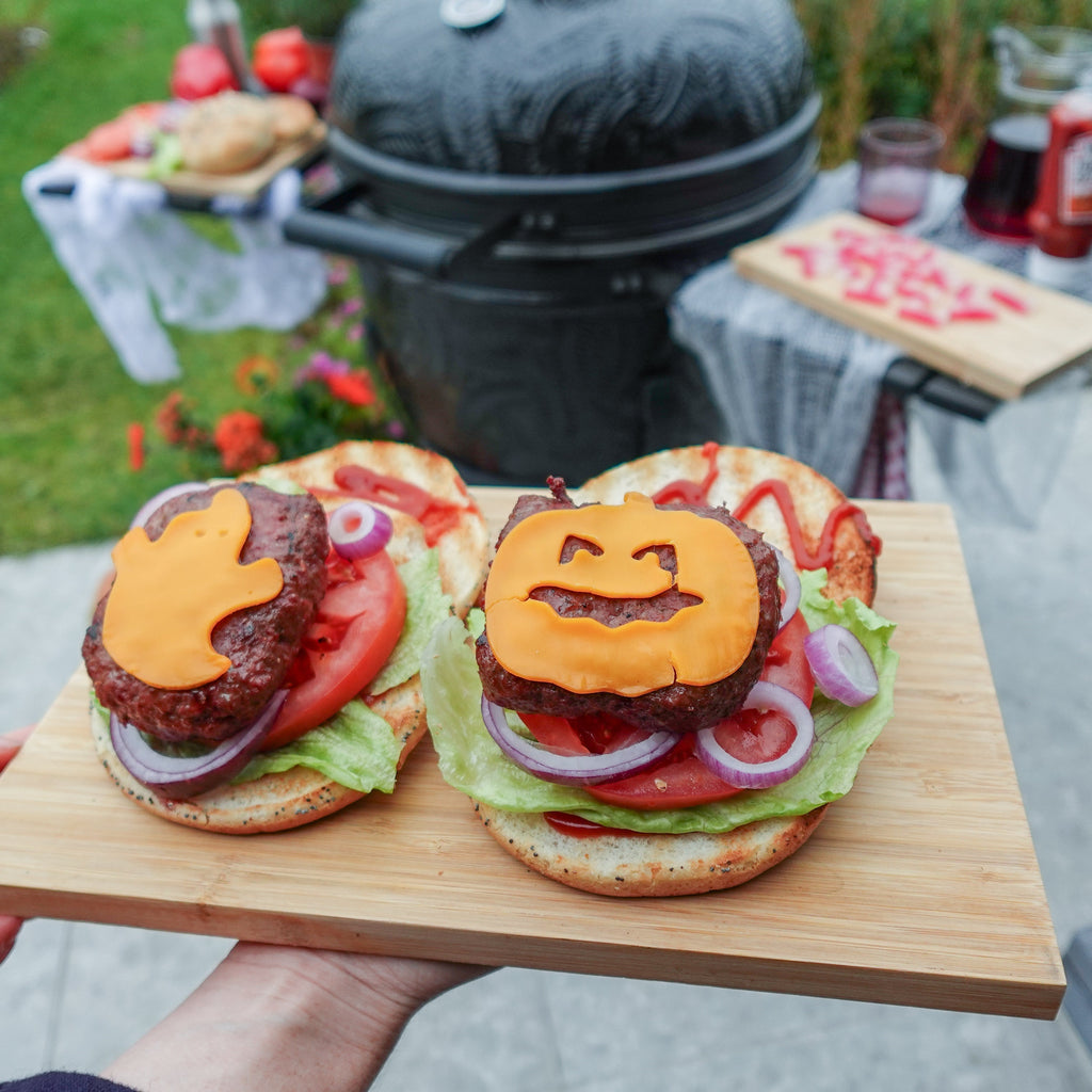 Gruselige gegrillte Halloween-Burger