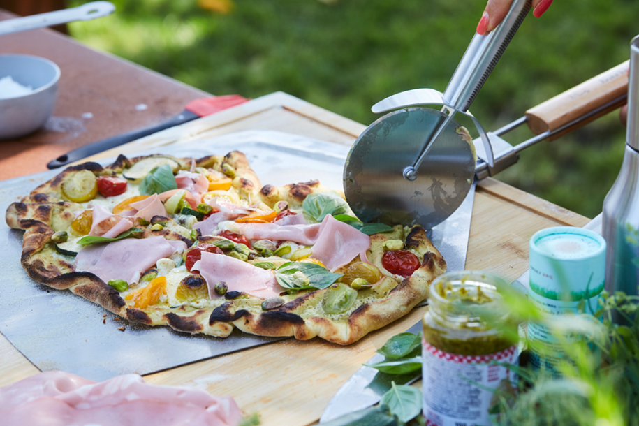 Premium pizza cutter
