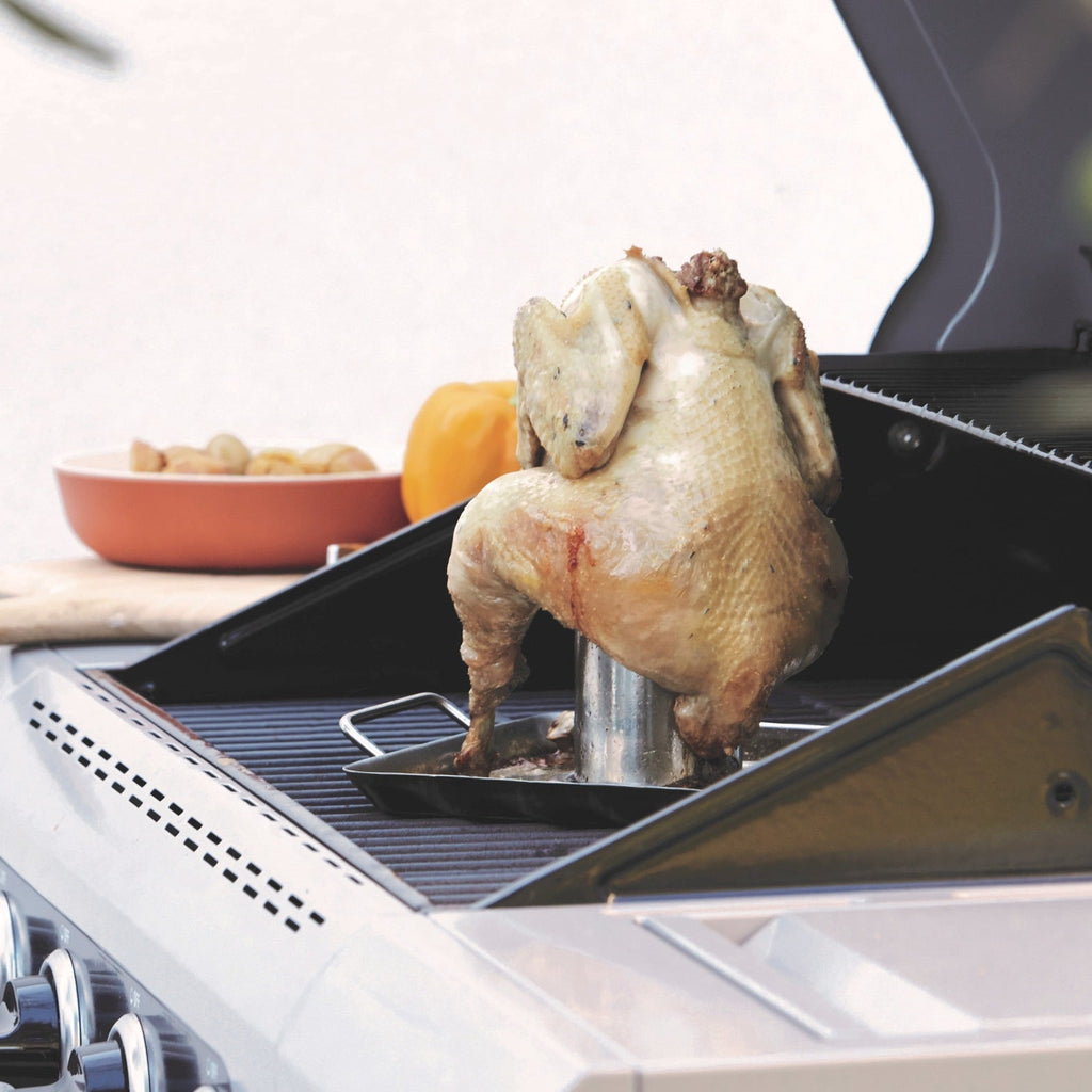 'Chicken on a can' - Chicken with whisky, apple juice and hay on the BBQ