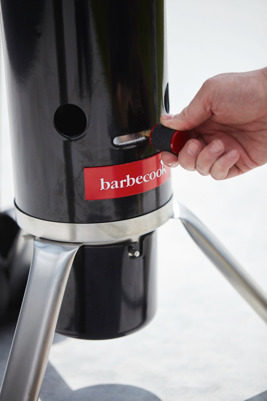 Lighting your barbecue in a safe, simple and quick way: the QuickStart® system