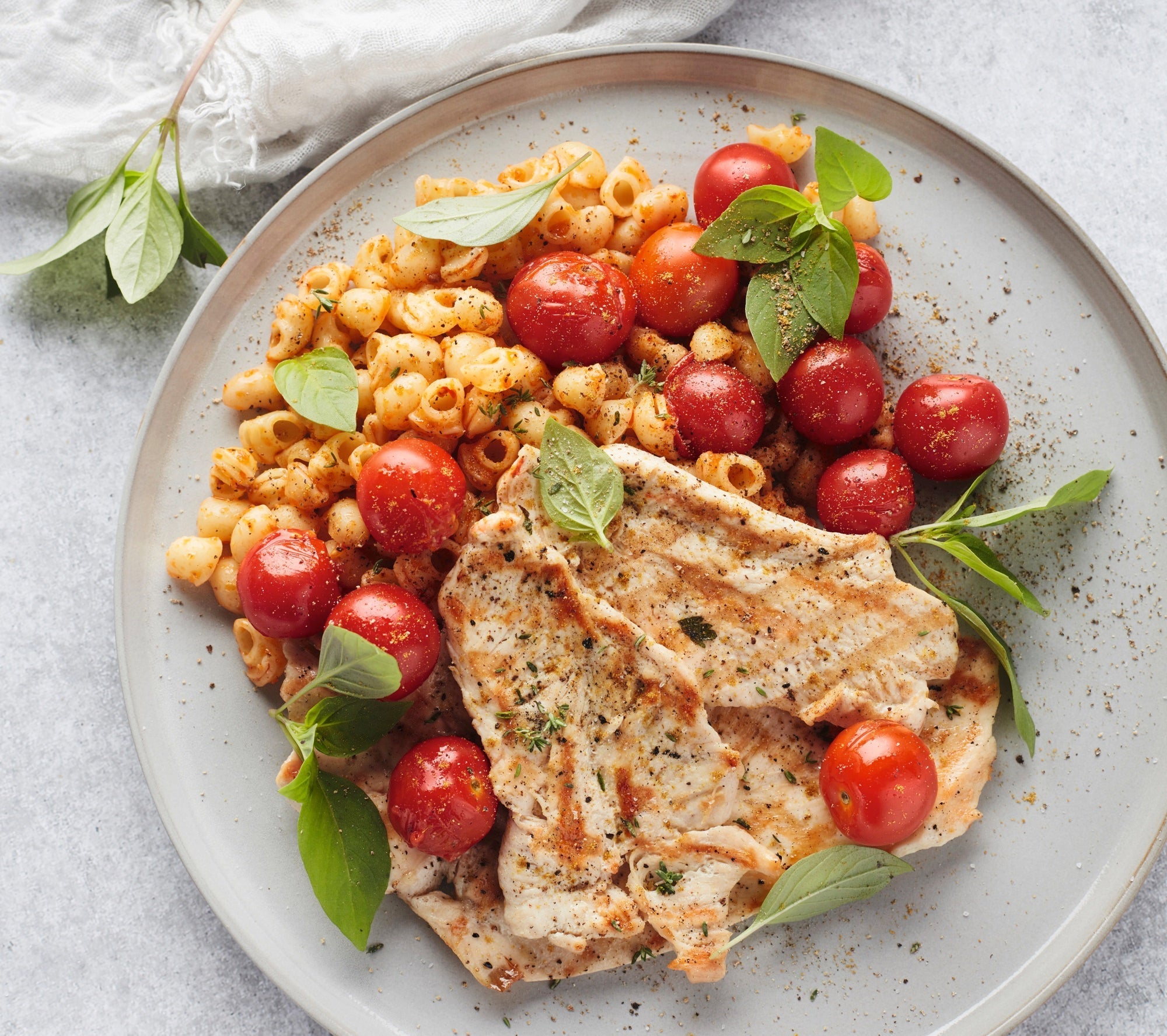 Pasta with grilled chicken fillets and tomatoes