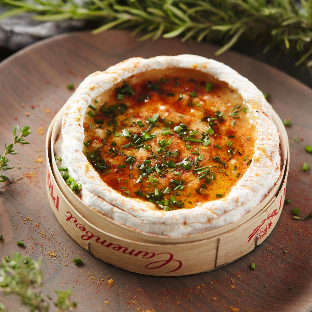 Köstlich gewürzter Camembert vom Grill