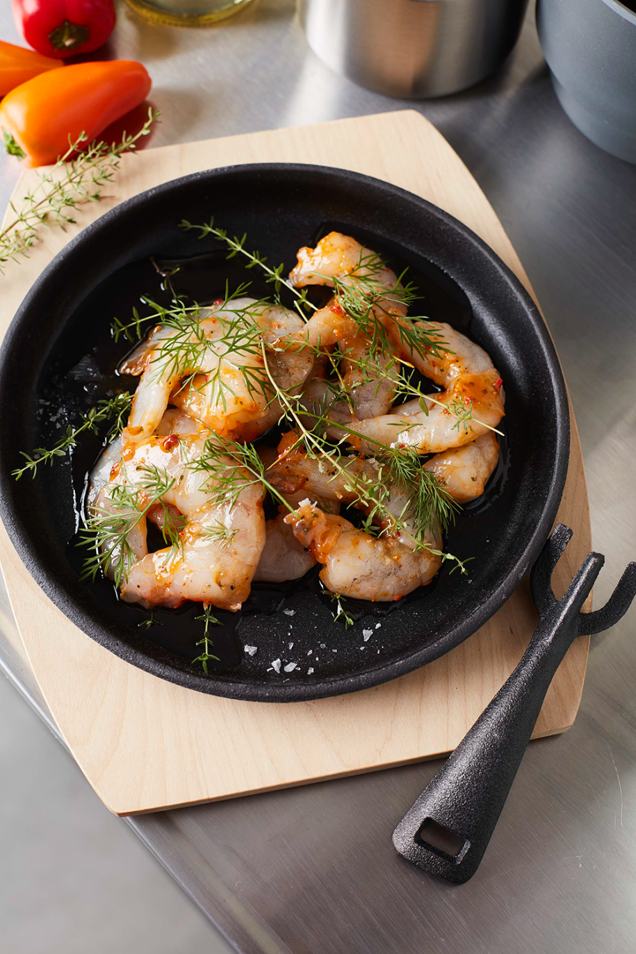 Gusseisen Grillpfanne mit Bambusuntersetzer