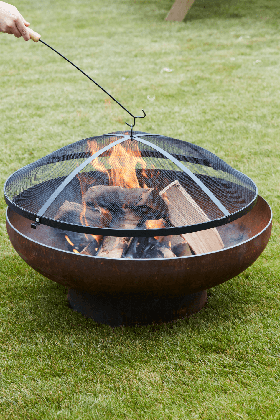 Steel spark screen black 62cm