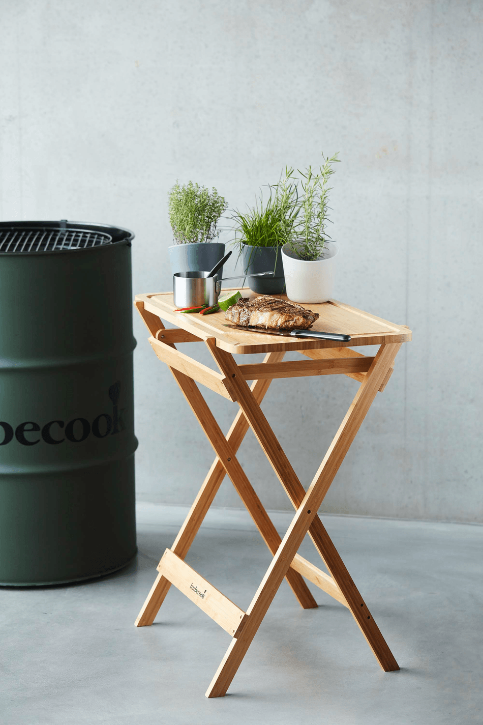 Cutting table made of bamboo