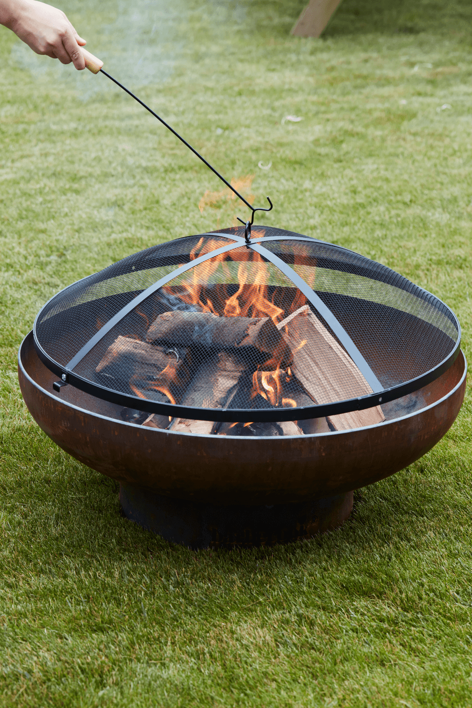 Steel spark screen black 62cm